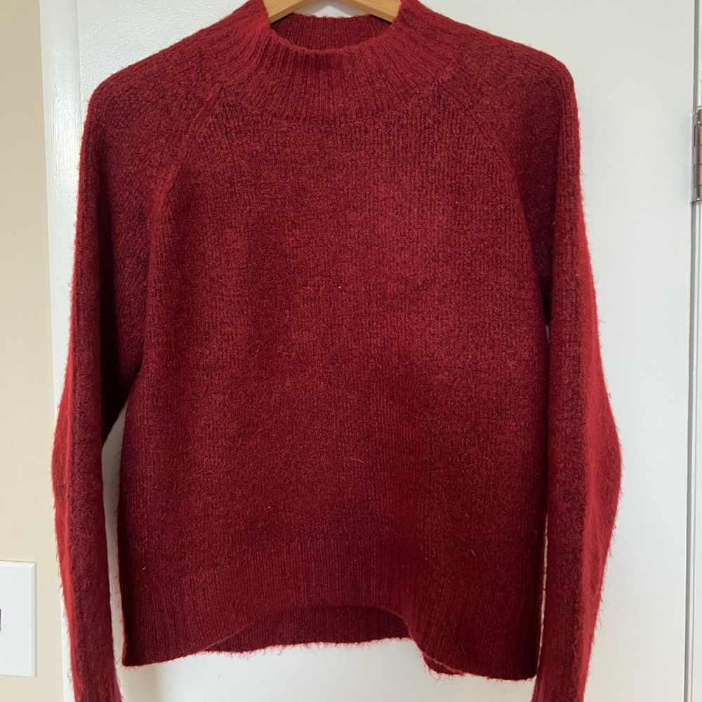 EUC Vigoss cranberry red sweater size small.